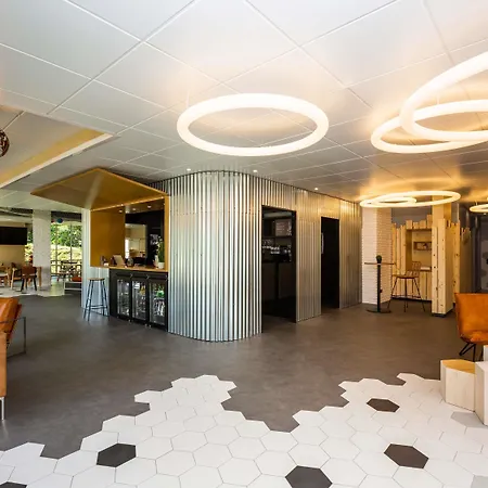 מלון Ibis Styles Centre Prefecture 3*